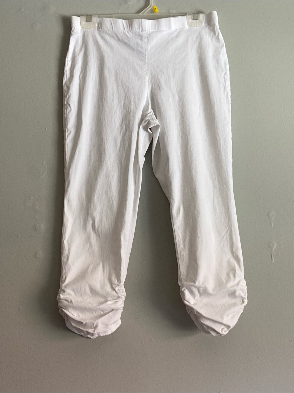 Style & Co. White Ruched Hem Capri Leggings Size S